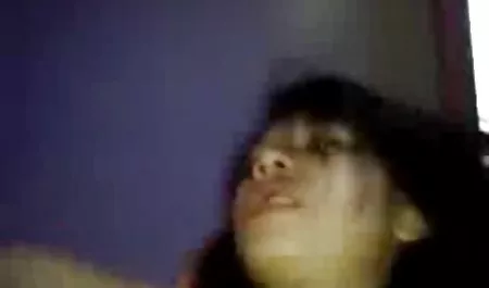 Busty MİLF lezbiyen sevgilisi tarafından okulda porn yumruklu olduğunu