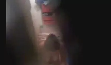 Güzel bir kadın rahibe seks filmleri ile oynadım