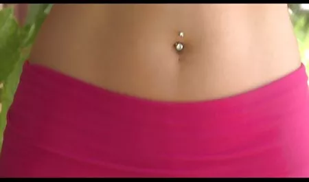 Dövmeli kızıl saçlı genç kedi büyük mature seks filmleri bir horoz ile sürülmüş
