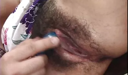 Kıllı MİLF 3 yabancı ile sert Grup Seks turkce sex filmi yapıyor