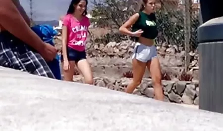 Bi üç üçlü por iz onların erkek