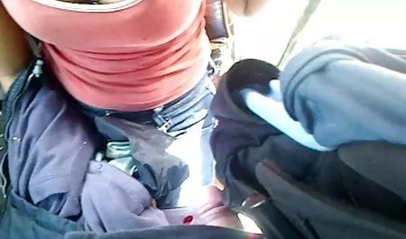 Seksi kam kız para karşılığı sikis parmaklıyor göt