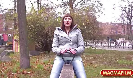 Hizmetçinin sevimli büyük göğüsler alkol ve snack dükkan lezbiyen sex filmi iş yapar